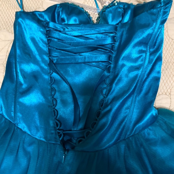 Dress - Picture 3 of 4